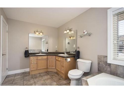 870 Bluegrass Drive, London, ON - Indoor Photo Showing Bathroom