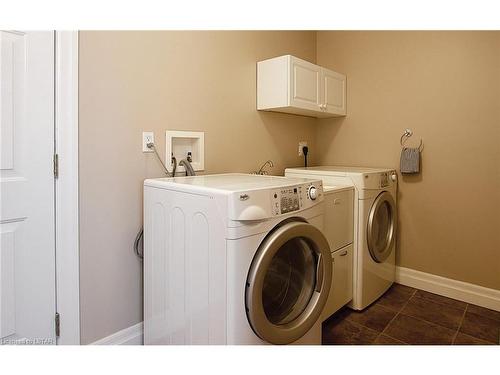 870 Bluegrass Drive, London, ON - Indoor Photo Showing Laundry Room