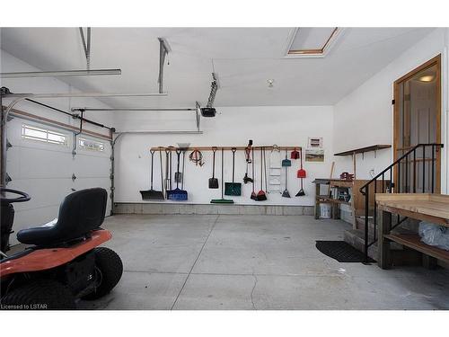 870 Bluegrass Drive, London, ON - Indoor Photo Showing Garage