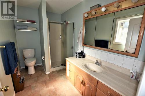 536-537 Loon Avenue, Vernon, BC - Indoor Photo Showing Bathroom