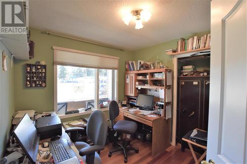 536-537 Loon Avenue, Vernon, BC - Indoor Photo Showing Office