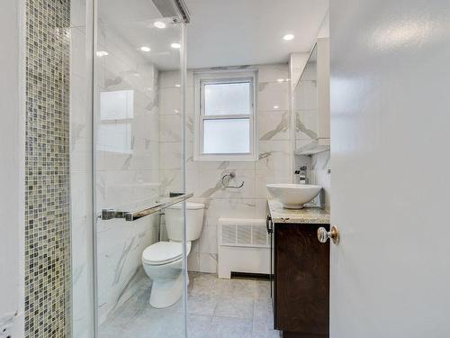 Ensuite bathroom - 5026 Av. Iona, Montréal (Côte-Des-Neiges/Notre-Dame-De-Grâce), QC - Indoor Photo Showing Bathroom