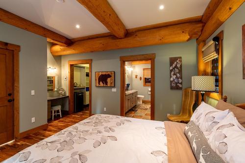 2065 Mcmurdo Road, Golden, BC - Indoor Photo Showing Bedroom