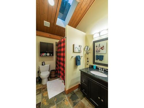 2065 Mcmurdo Road, Golden, BC - Indoor Photo Showing Bathroom