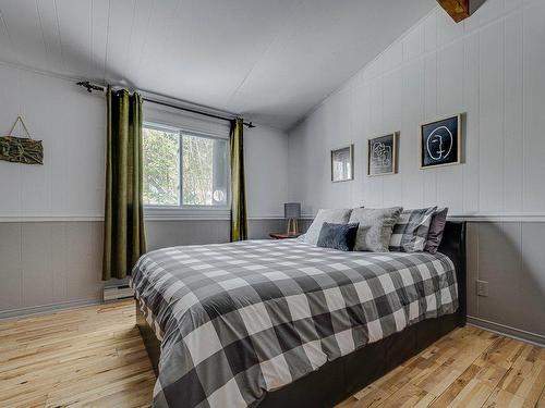 Chambre Ã Â coucher - 830 Ch. Du Lac, Saint-Sauveur, QC - Indoor Photo Showing Bedroom