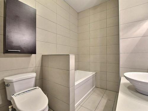 Salle de bains - 501-75 Rue Videl, Laval (Pont-Viau), QC - Indoor Photo Showing Bathroom