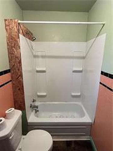 95 1St Street S, Hamiota, MB - Indoor Photo Showing Bathroom