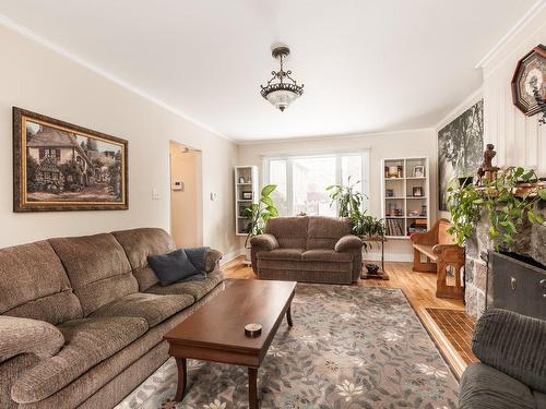 Living room - 3 Rue Perrault, Sainte-Anne-De-Bellevue, QC - Indoor Photo Showing Living Room