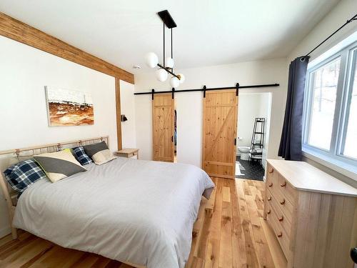 Master bedroom - 580 Ch. Des Glissades, Mont-Tremblant, QC - Indoor Photo Showing Bedroom