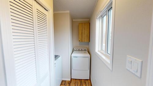 523 Pagurut Avenue, Cranbrook, BC - Indoor Photo Showing Laundry Room