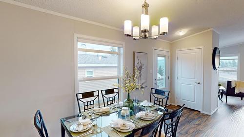 523 Pagurut Avenue, Cranbrook, BC - Indoor Photo Showing Kitchen