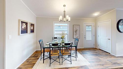 523 Pagurut Avenue, Cranbrook, BC - Indoor Photo Showing Kitchen With Upgraded Kitchen