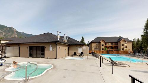 735 E2 - 700 Bighorn Boulevard, Radium Hot Springs, BC - Outdoor With In Ground Pool