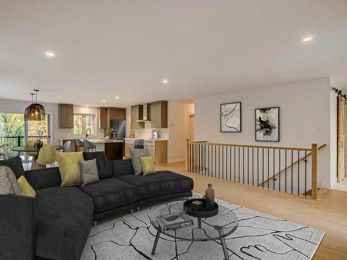 Vue d'ensemble - Rue Des Faucons, Saint-Colomban, QC - Indoor Photo Showing Living Room