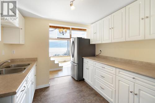 6046 Lakeview Road, Chase, BC - Indoor Photo Showing Kitchen With Double Sink