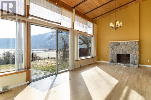 6046 Lakeview Road, Chase, BC - Indoor Photo Showing Living Room With Fireplace