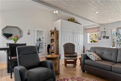 11 Great Lake Lane, Selkirk, ON - Indoor Photo Showing Living Room