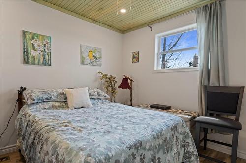 11 Great Lake Lane, Selkirk, ON - Indoor Photo Showing Bedroom