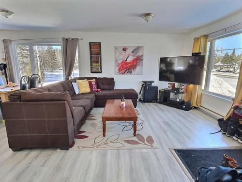 Living room - 6430  - 6432 Boul. Témiscamingue, Rouyn-Noranda, QC - Indoor Photo Showing Living Room