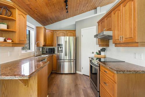 2136 Panorama Drive, Panorama, BC - Indoor Photo Showing Kitchen