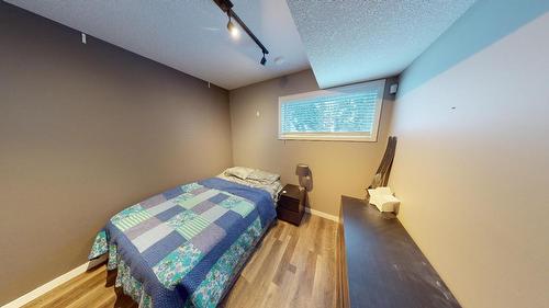 2136 Panorama Drive, Panorama, BC - Indoor Photo Showing Bedroom
