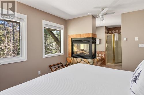 2136 Panorama  Drive, Panorama, BC - Indoor Photo Showing Bedroom