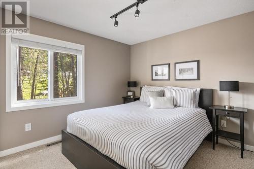 2136 Panorama  Drive, Panorama, BC - Indoor Photo Showing Bedroom