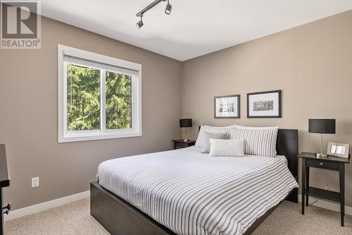 2136 Panorama  Drive, Panorama, BC - Indoor Photo Showing Bedroom