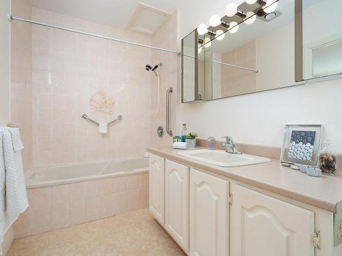 Salle de bains attenante Ã  la CCP - 4960 Av. Glencairn, Montréal (Côte-Des-Neiges/Notre-Dame-De-Grâce), QC - Indoor Photo Showing Bathroom