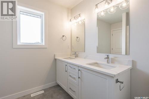 1320 Parr Hill Drive, Martensville, SK - Indoor Photo Showing Bathroom