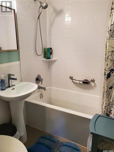 4574 Price Avenue, Gull Lake, SK - Indoor Photo Showing Bathroom