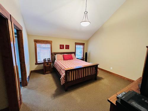 27 - 2598 Mountainview Crescent, Invermere, BC - Indoor Photo Showing Bedroom