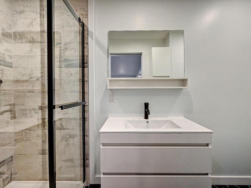 Salle de bains - 8944 Rue Magloire-Lavallée, Mirabel, QC - Indoor Photo Showing Bathroom