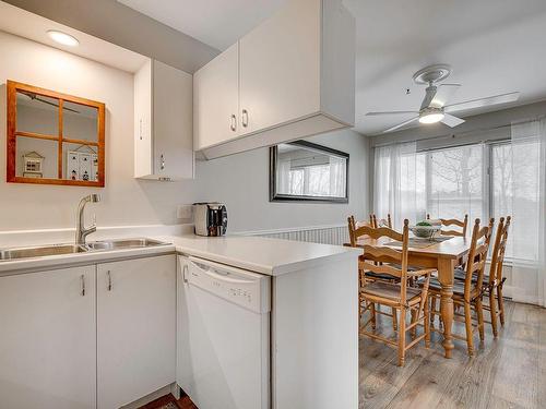 Kitchen - 931 Ch. Des Éperviers, Piedmont, QC - Indoor Photo Showing Kitchen With Double Sink