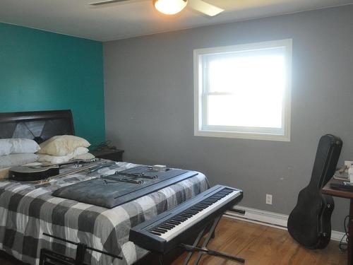 Bedroom - 1410 Rue St-Paul, Farnham, QC - Indoor Photo Showing Bedroom