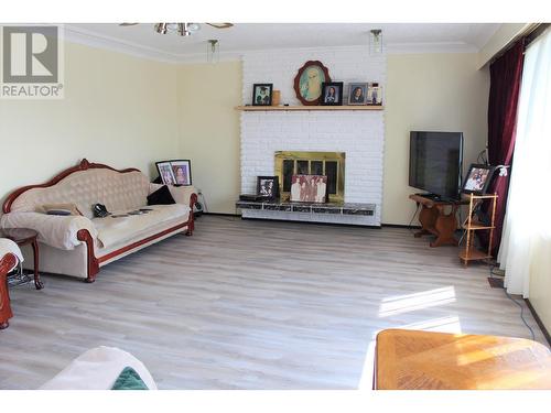15 Munro Crescent, Mackenzie, BC - Indoor Photo Showing Living Room