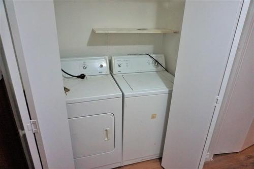 4950 Burns Avenue, Canal Flats, BC - Indoor Photo Showing Laundry Room