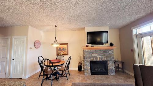 415 O2 - 400 Bighorn Boulevard, Radium Hot Springs, BC - Indoor Photo Showing Living Room With Fireplace