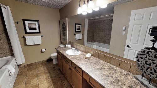 415 O2 - 400 Bighorn Boulevard, Radium Hot Springs, BC - Indoor Photo Showing Bathroom