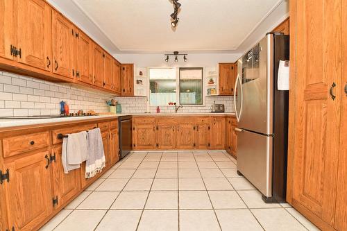 2403 Caughlin Road, Fruitvale, BC - Indoor Photo Showing Kitchen