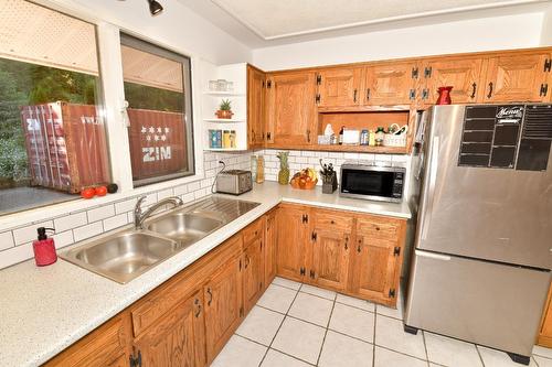 2403 Caughlin Road, Fruitvale, BC - Indoor Photo Showing Kitchen With Double Sink