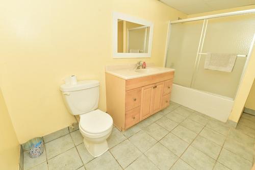 2403 Caughlin Road, Fruitvale, BC - Indoor Photo Showing Bathroom