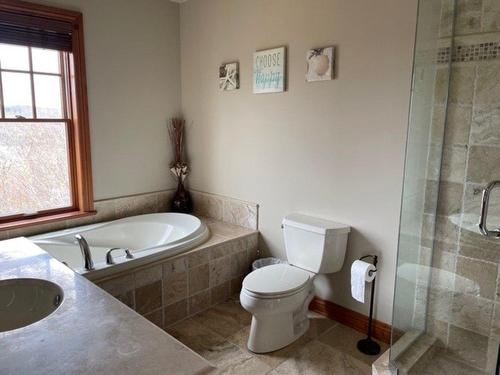 Salle de bains attenante Ã  la CCP - 360 Allée De L'Aventure, Mont-Tremblant, QC - Indoor Photo Showing Bathroom