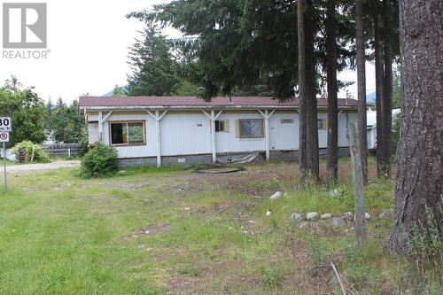 915 23 Highway, Nakusp, BC - Outdoor