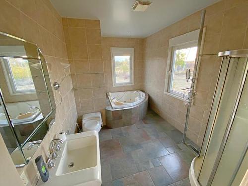 2615 Big Bar Road, Clinton, BC - Indoor Photo Showing Bathroom