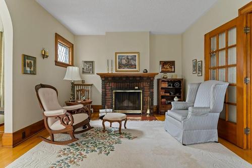 320 Alder Street W, Dunnville, ON - Indoor Photo Showing Living Room With Fireplace