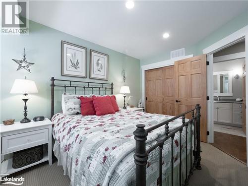 1020 Birch Glen Road Unit# V15 W2P1 Or W3P2, Baysville, ON - Indoor Photo Showing Bedroom