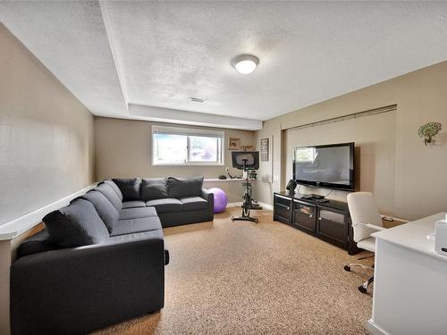 2748 Scafe Rd, Langford, BC - Indoor Photo Showing Living Room