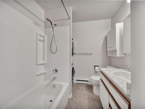 2748 Scafe Rd, Langford, BC - Indoor Photo Showing Bathroom