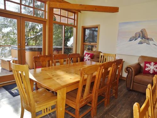 1004 Olaus Way, Rossland, BC - Indoor Photo Showing Dining Room